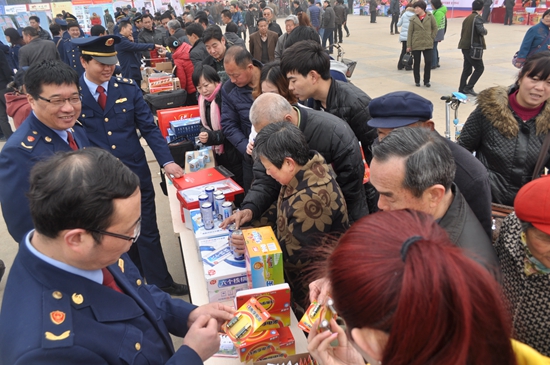 駐馬店“3.15國際消費者權(quán)益日”主題活動宣傳活動在世紀廣場舉行