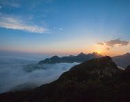 云蒸霞蔚五朵山--鄒汝光