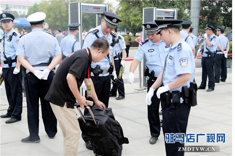 數(shù)千名民警為2016年中國農(nóng)產(chǎn)品加工業(yè)投資貿(mào)易洽談會勝利召開保駕護(hù)航