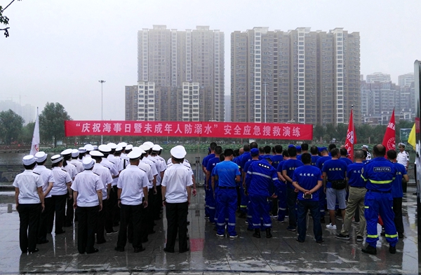 駐馬店舉辦“慶祝海事日暨未成年人防溺水”水上安全應(yīng)急搜救演練