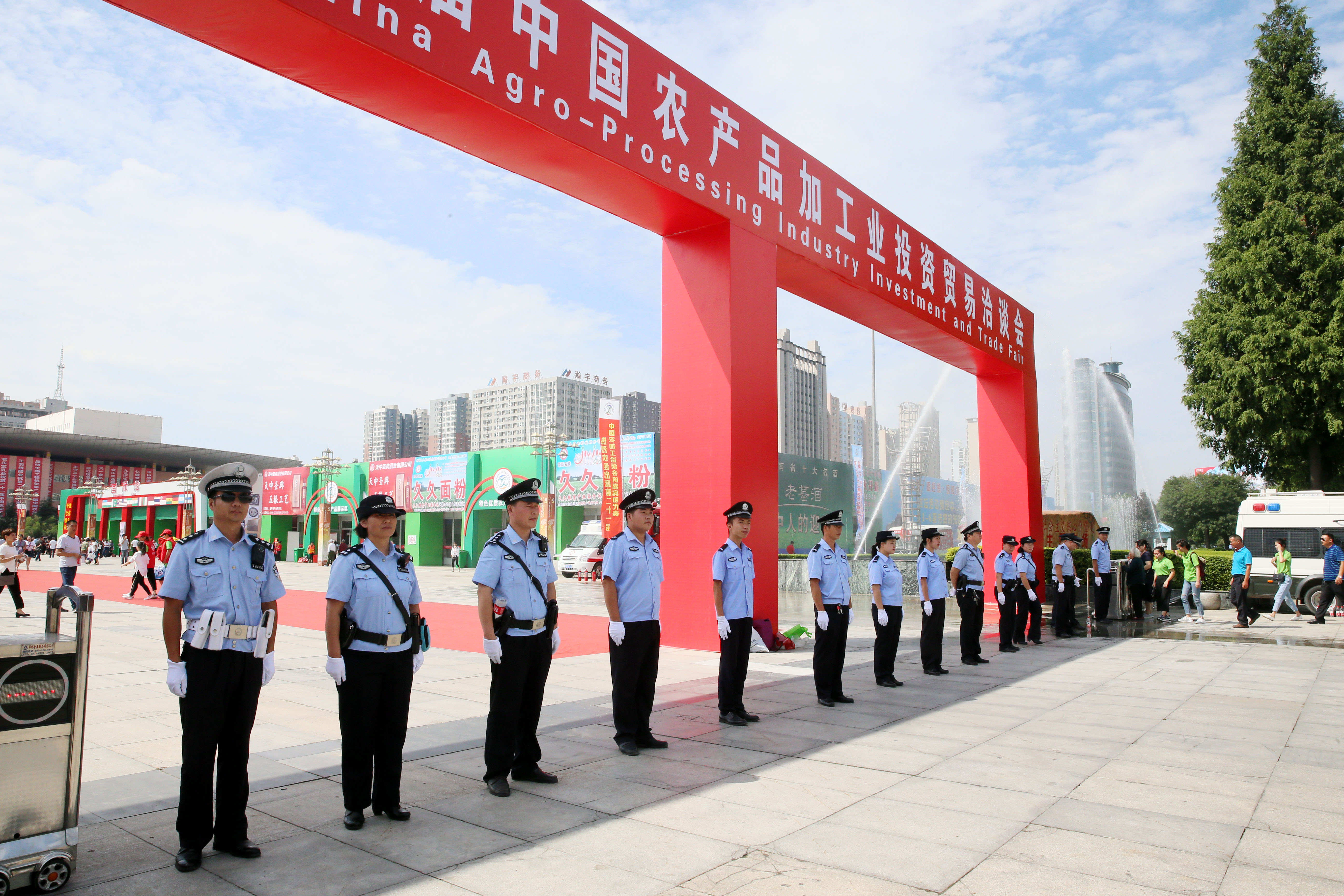 駐馬店警方多措并舉 確保中國(guó)農(nóng)加工洽談會(huì)順利召開