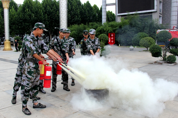 “消防知識進軍訓(xùn)”走進黃淮學(xué)院 500余名師生齊修防火寶典