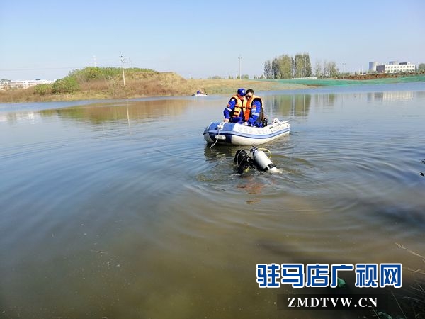 汽車夜間“飛”入河中  “蛟龍”下冷水打撈