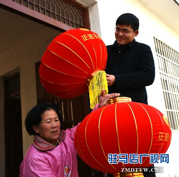 大紅燈籠映紅貧困戶的幸福日子