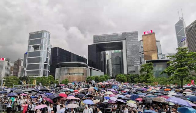 忍無(wú)可忍，終于出手了！這一次香港人不再沉默，這個(gè)決定非同尋常 