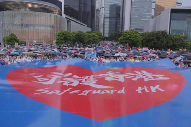 忍無(wú)可忍，終于出手了！這一次香港人不再沉默，這個(gè)決定非同尋常 