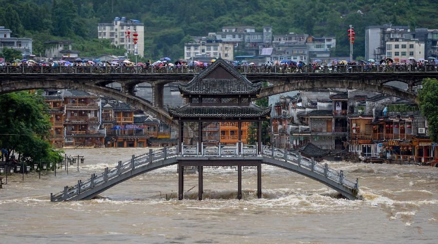 臺風(fēng)侵襲臨海古城：當(dāng)古建筑遭遇洪水猛獸，我們該如何應(yīng)對？ 