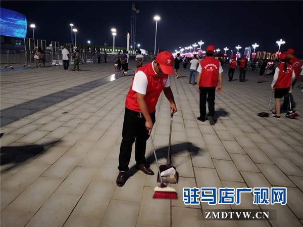 鵬宇集團志愿者到駐馬店國際會展中心開展衛(wèi)生打掃志愿服務(wù)獲點贊