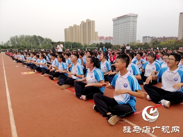 駐馬店市萬人唱豫劇挑戰(zhàn)吉尼斯