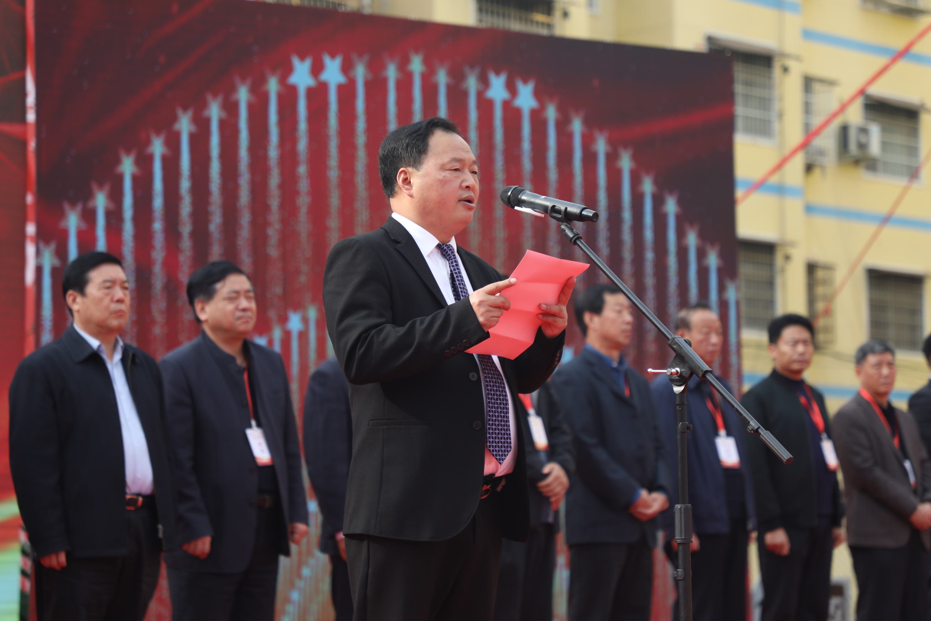 平輿縣藍(lán)天學(xué)校建校二十周年慶祝大會暨黃淮學(xué)院鄉(xiāng)村振興人才培訓(xùn)基地授牌儀式榮耀盛啟