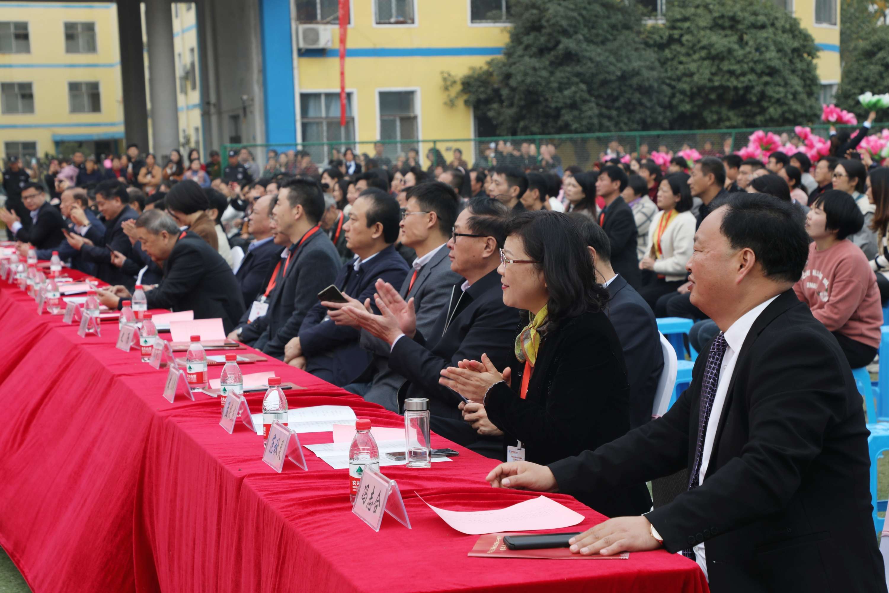 平輿縣藍天學(xué)校建校二十周年慶祝大會暨黃淮學(xué)院鄉(xiāng)村振興人才培訓(xùn)基地授牌儀式榮耀盛啟