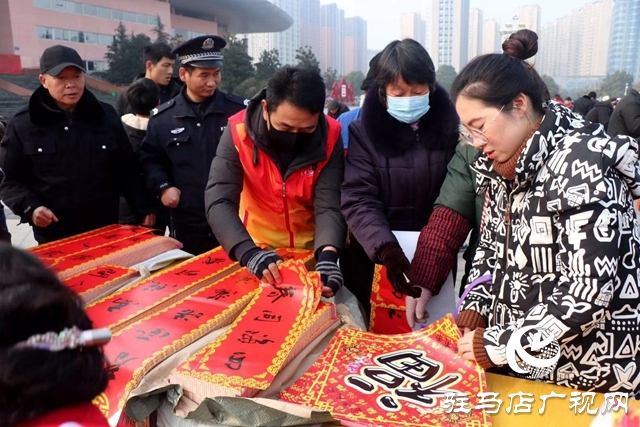 文化進(jìn)萬家 春聯(lián)送祝福