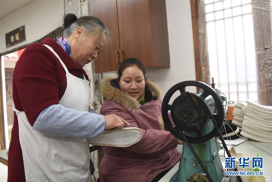 循著習(xí)近平總書記足跡感受新時(shí)代新年味