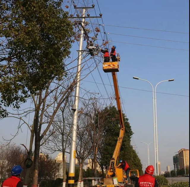 泌陽(yáng)縣供電公司對(duì)電力“把脈問(wèn)診”助力企業(yè)復(fù)工復(fù)產(chǎn)