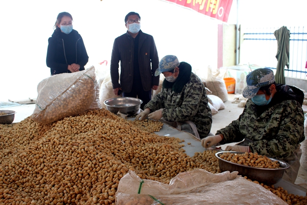 汝南縣古塔街道來(lái)料加工廠復(fù)產(chǎn)迎來(lái)“開門紅”