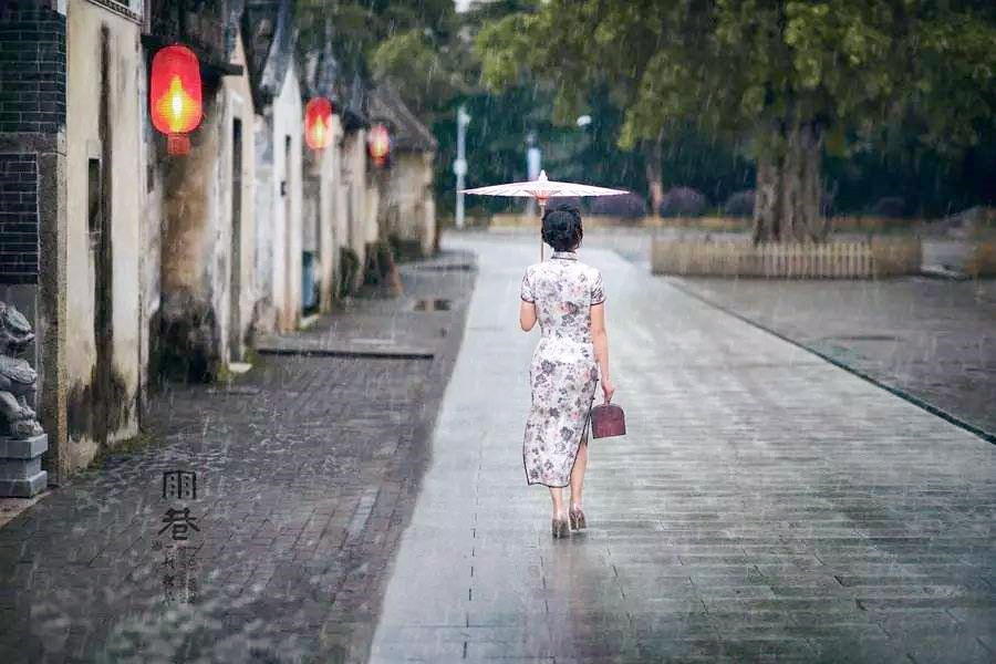 味道：我駕駛著玫瑰的新帆，陶醉于松香和長(zhǎng)長(zhǎng)的吻里