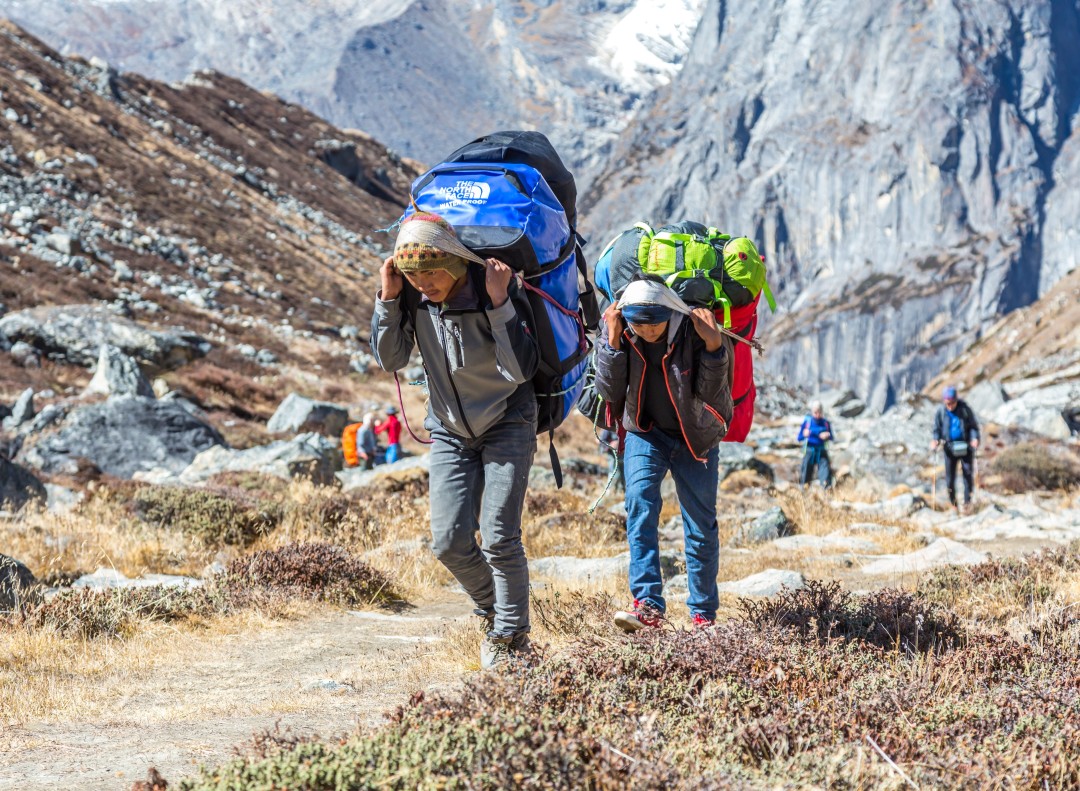 人類凈土也失守，500登山客被困，尼泊爾怎么辦？