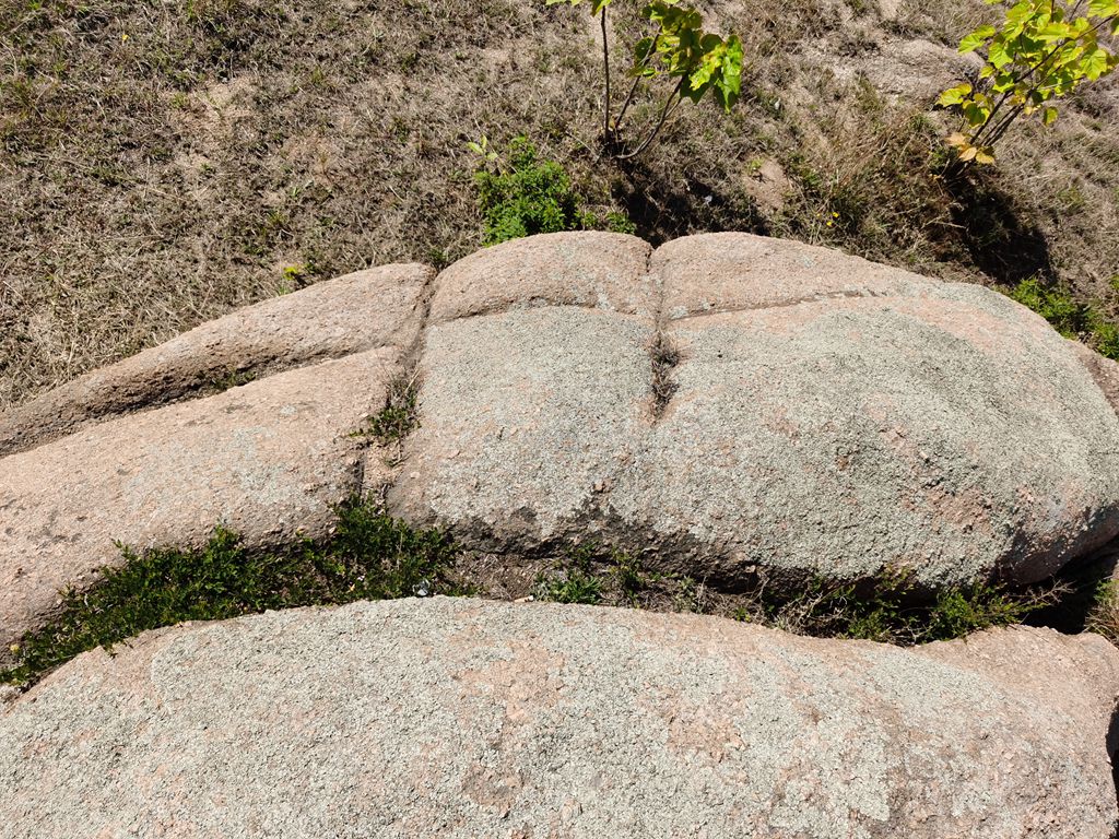 泌陽(yáng)縣下碑寺，驚現(xiàn)天然“開”字石……