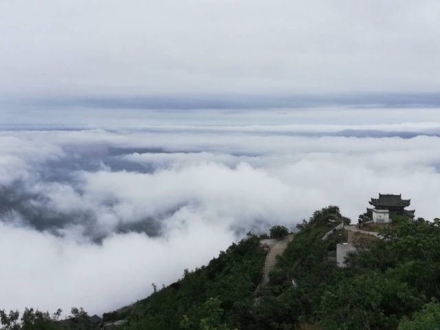 雨后老樂(lè)山美如人間仙境