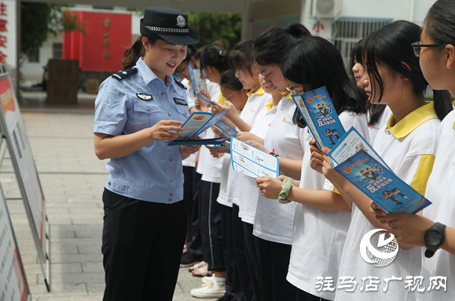 平輿縣公安局組織民警開展送法進(jìn)校園活動