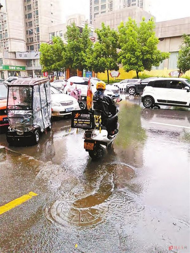 雨中，那些平凡的身影