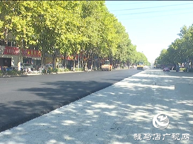 迎盛會 保暢通 市區(qū)多條道路整修路面