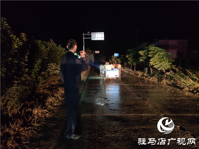 警民齊心冒雨尋牛，秋涼心卻暖