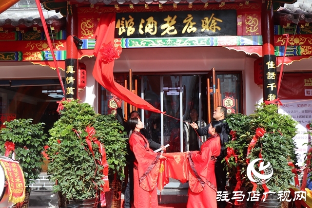 賒店老酒館駐馬店直營(yíng)店正式開(kāi)業(yè)讓市民低價(jià)位喝到高品質(zhì)白酒