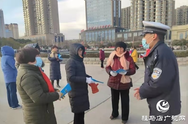 安全在于宣傳 警察節(jié)驛城交警伴你行