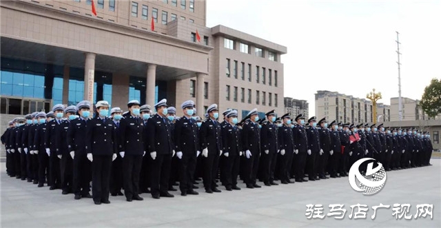 西平縣公安局舉行慶祝中國(guó)人民警察節(jié)升旗儀式暨110宣傳日活動(dòng)