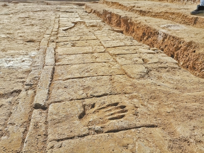 隋唐洛陽(yáng)城宮城玄武門遺址初露真容 千年前的玄武門是誰(shuí)留下了手印？