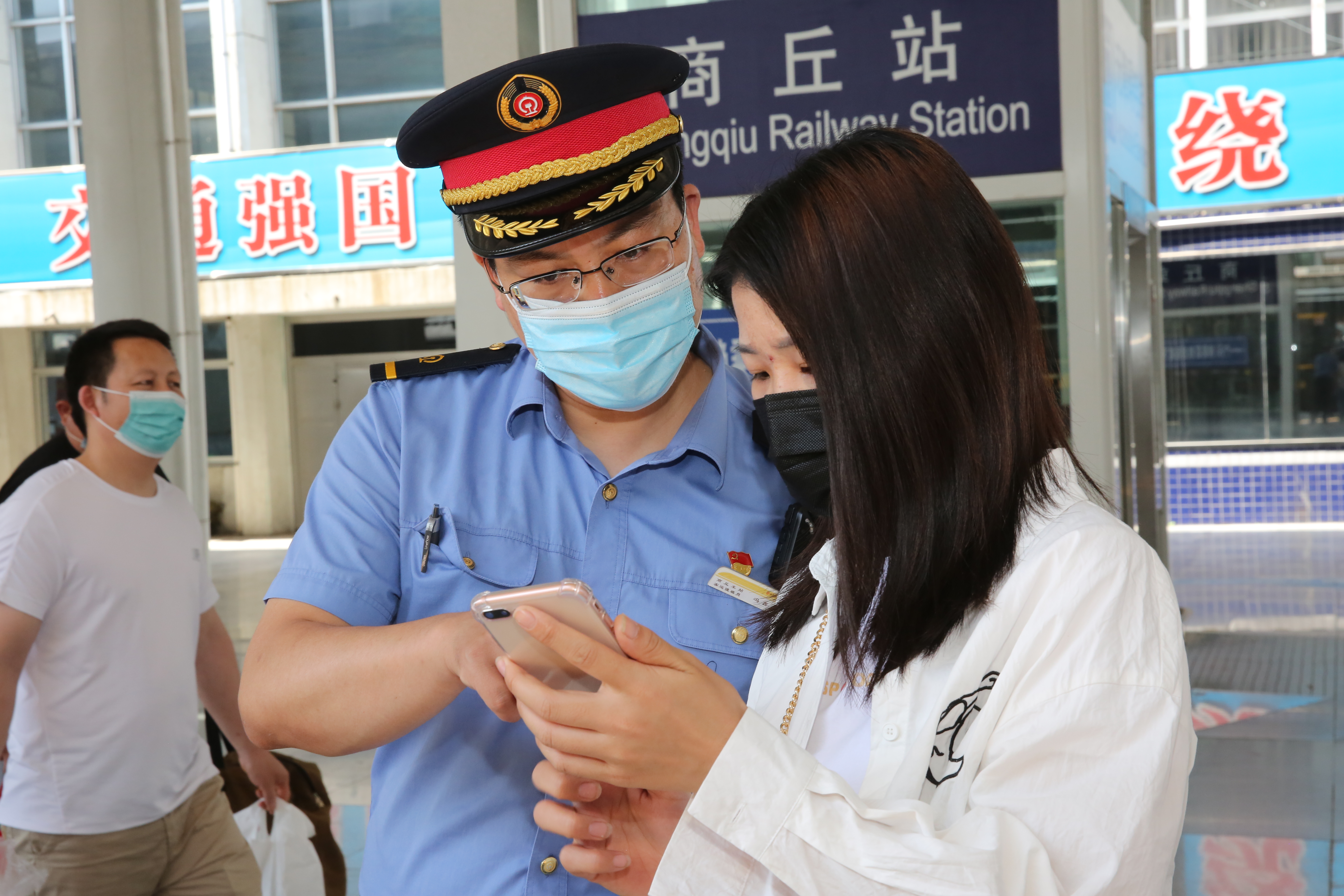 端午假期首日 鄭州鐵路迎客流高峰 預(yù)計(jì)發(fā)送旅客58.9萬(wàn)人次