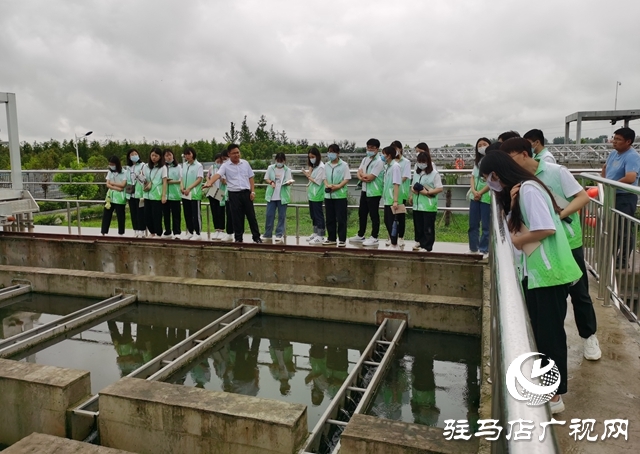 黃淮學(xué)院暑期實(shí)踐團(tuán)到駐馬店市第三污水處理廠(chǎng)參觀(guān)踐學(xué)