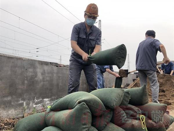 防汛進(jìn)行時 | 中國鐵路鄭州局管內(nèi)目前運輸秩序基本正常