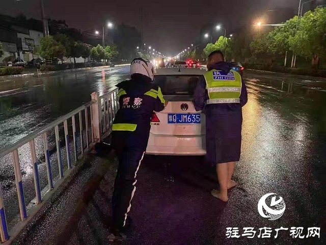 駐馬店交警奮戰(zhàn)一線守護平安