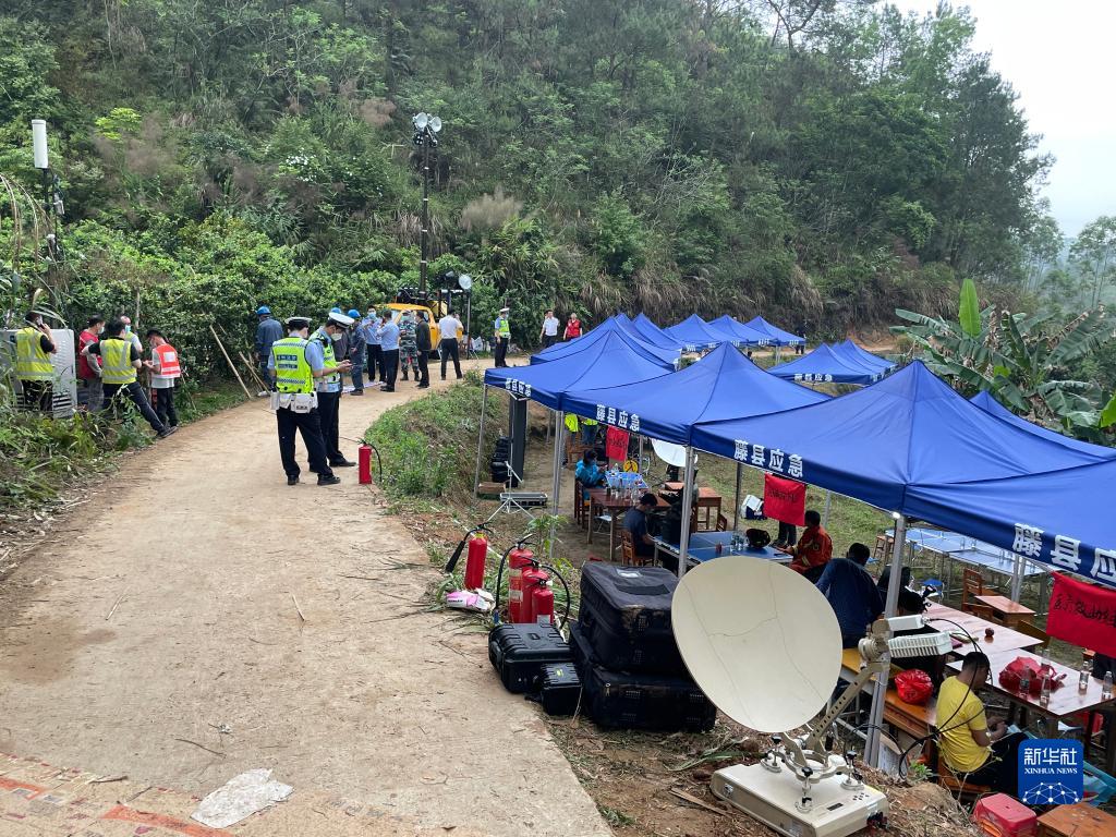 搜尋，與風雨賽跑——藤縣空難墜機現(xiàn)場見聞