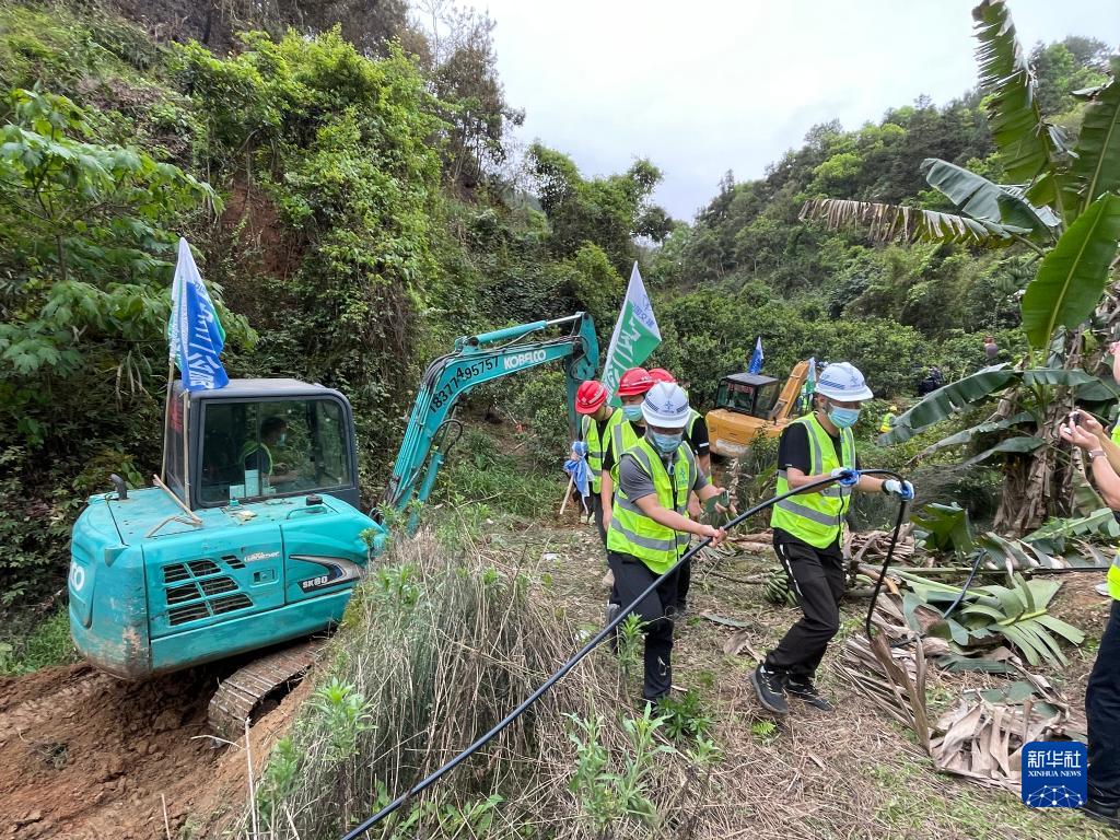 搜尋，與風雨賽跑——藤縣空難墜機現(xiàn)場見聞