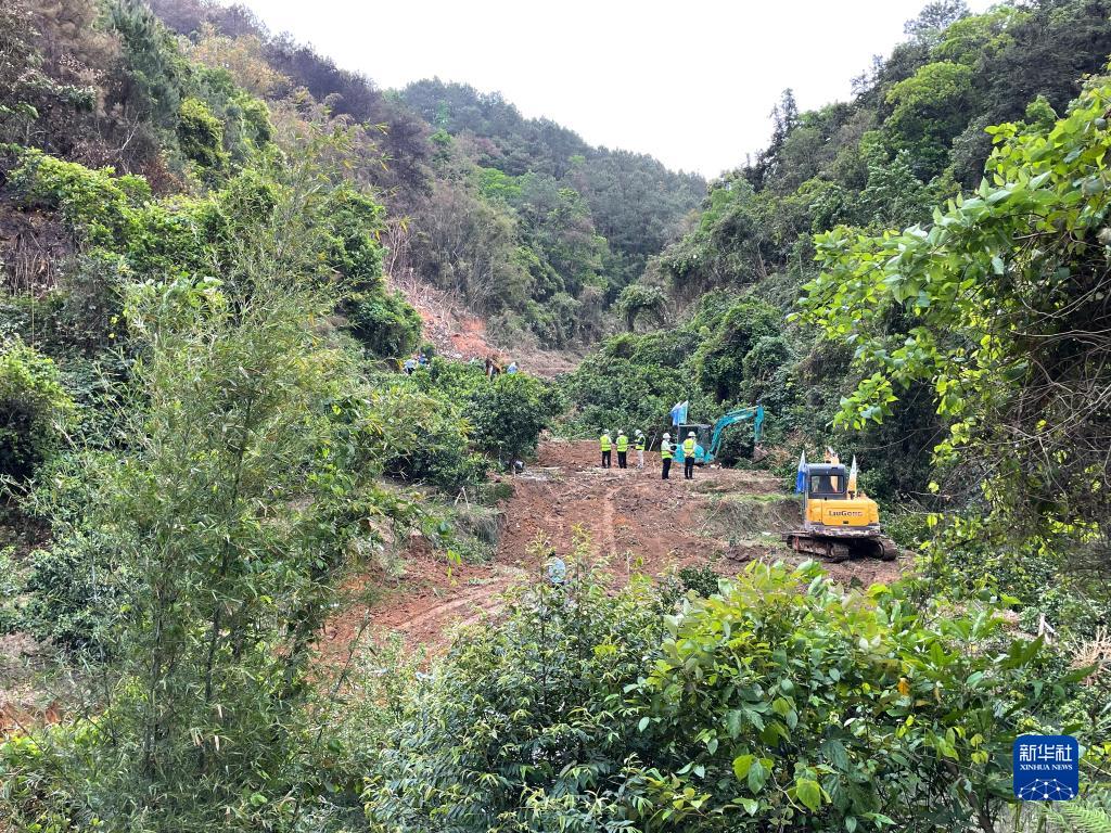 搜尋，與風雨賽跑——藤縣空難墜機現(xiàn)場見聞