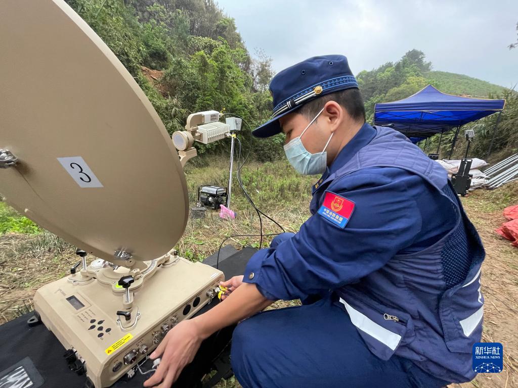 搜尋，與風雨賽跑——藤縣空難墜機現(xiàn)場見聞