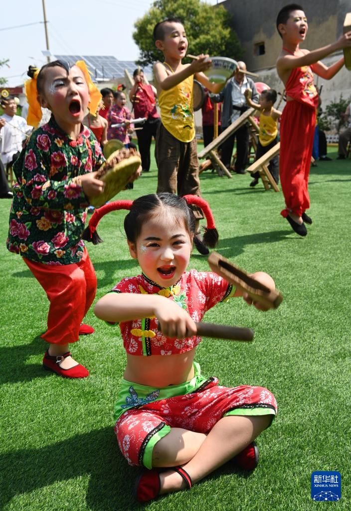 黃河岸邊有個(gè)“老腔幼兒團(tuán)”