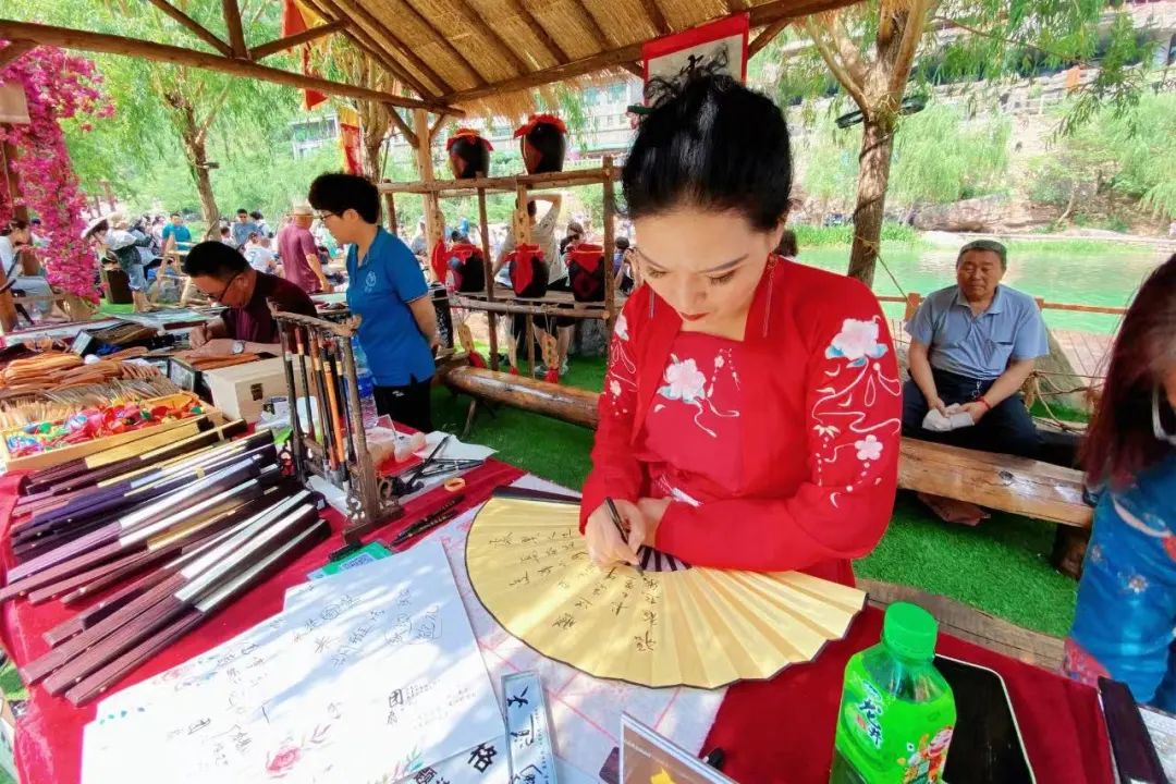 免費游玩、國風(fēng)游園、文化大餐……端午節(jié)河南文旅消費強勁復(fù)蘇，各大景區(qū)鉚足了干勁兒