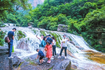 云臺(tái)山景區(qū)即日起至7月31日，全國(guó)游客免門票