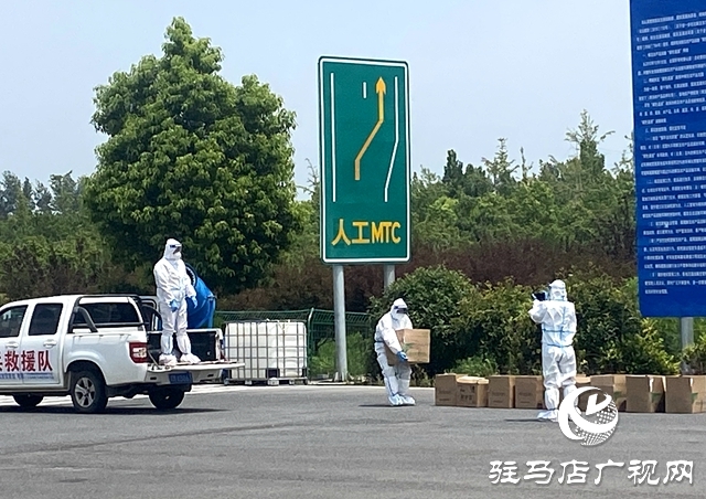 愛心企業(yè)向泌陽(yáng)縣老兵救援隊(duì)捐贈(zèng)84消毒液1800余瓶