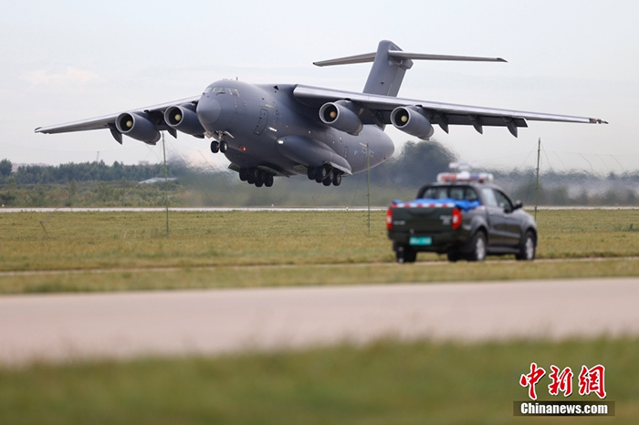 “藍(lán)天盛宴”進行時：中國空軍“20系列”戰(zhàn)機集體亮相長春