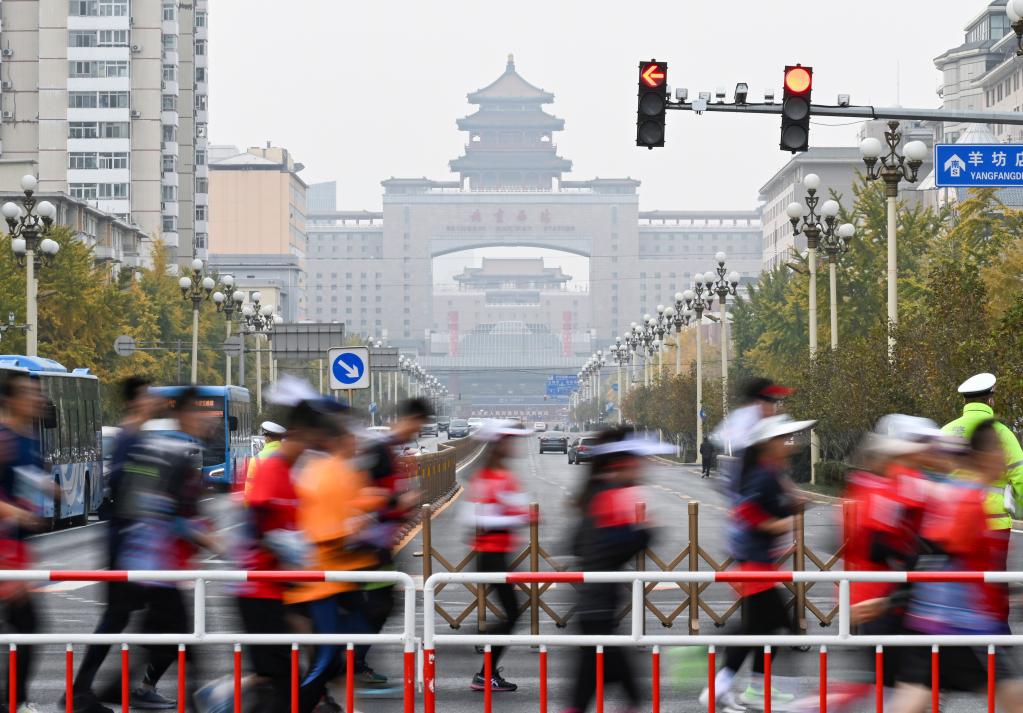 奔跑，繪就城市靚麗的風(fēng)景——從北京馬拉松看全民健身熱潮