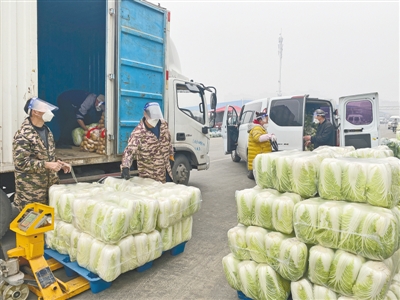 護(hù)航萬(wàn)邦市場(chǎng)，他們風(fēng)雨無(wú)阻