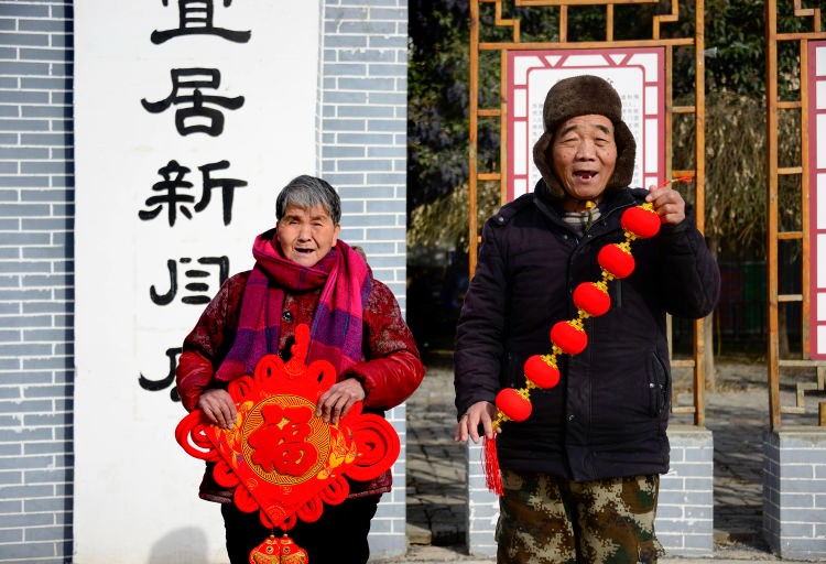 新春走基層丨新年來張全家福吧！攝影志愿者用光影為村民留住煙火年年