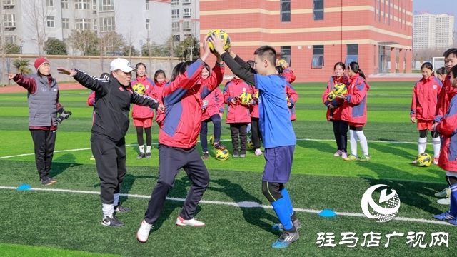 “奔跑吧•少年”冠軍進(jìn)校園活動(dòng)走進(jìn)駐馬店實(shí)驗(yàn)小學(xué)