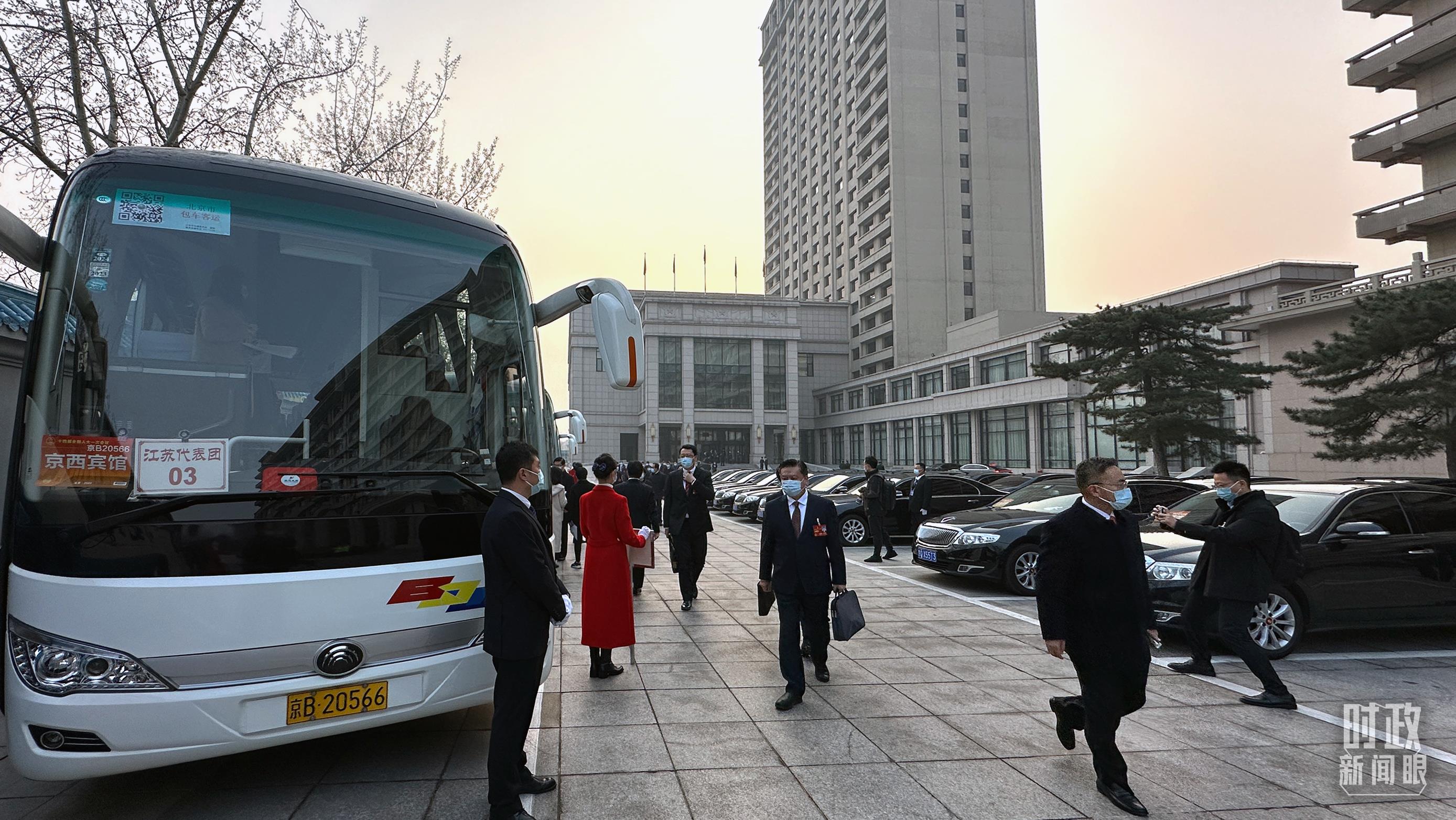 時(shí)政新聞眼丨今年兩會(huì)首次到團(tuán)組，習(xí)近平強(qiáng)調(diào)牢牢把握這個(gè)“首要任務(wù)”