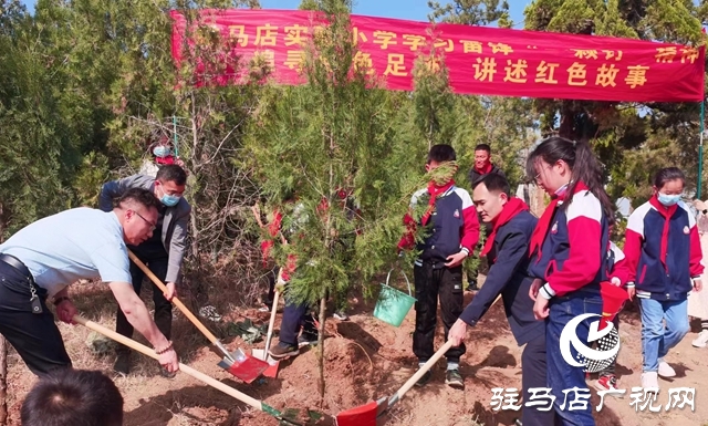 駐馬店實(shí)驗(yàn)小學(xué)：追尋紅色足跡 踐行雷鋒精神